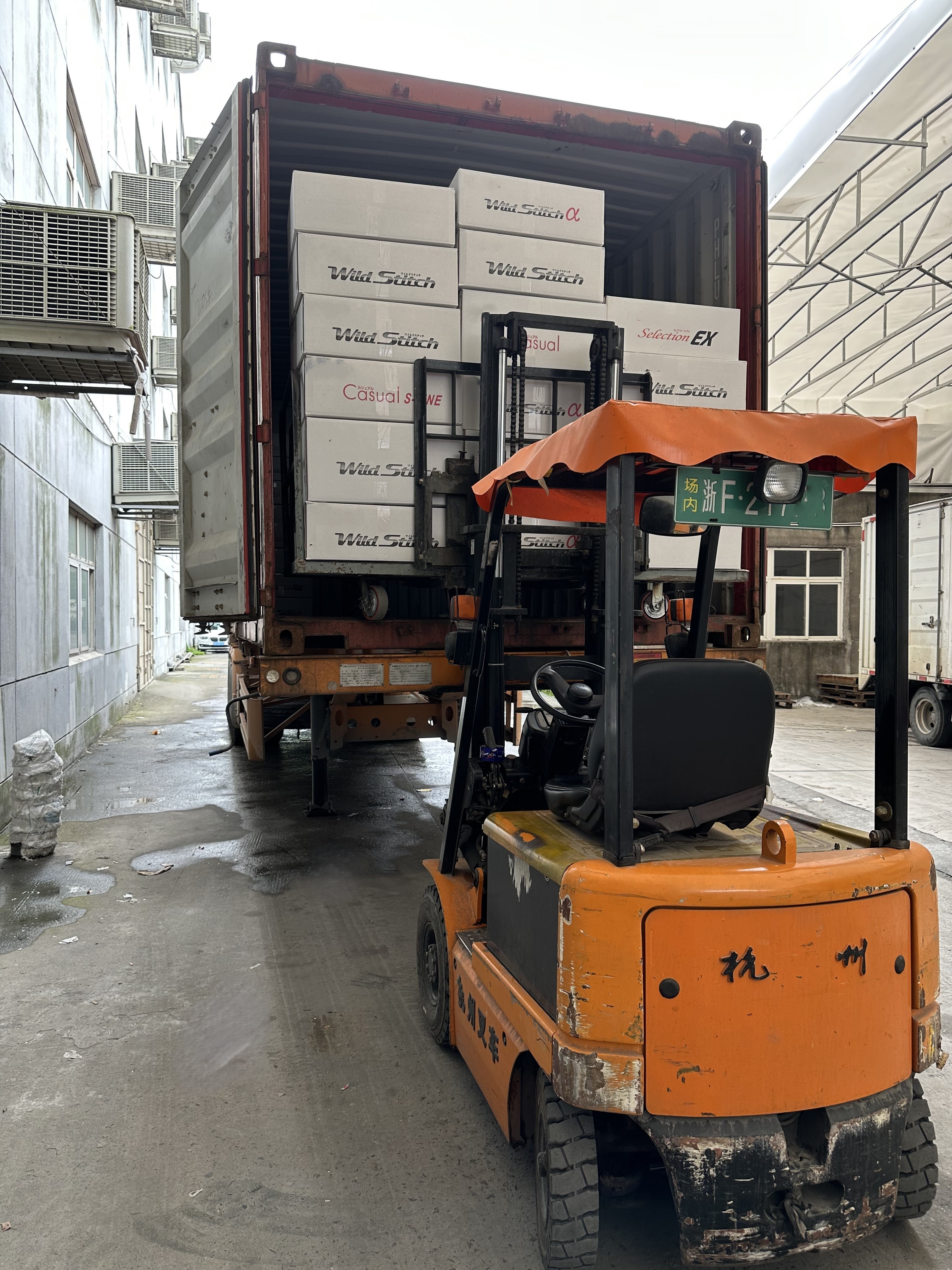 Zhejiang Tianmei Auto Seat Cover Co., Ltd. ordnar leverans idag med kvalitet och kapacitet garanterad!